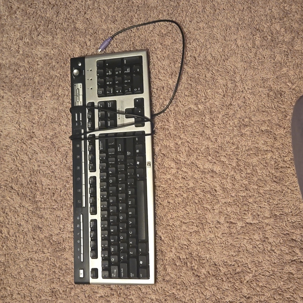 Full sized HP keyboard